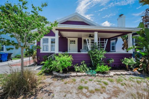 House in Saint Petersburg, Florida 2 bedrooms, 101.64 sq.m. № 2206909