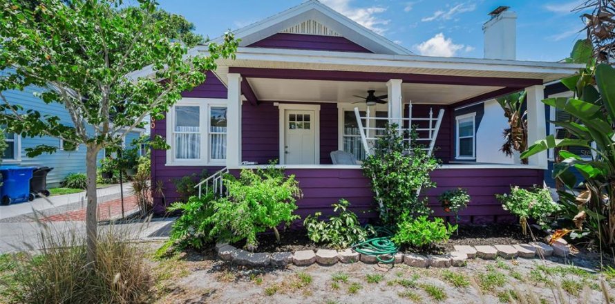 House in Saint Petersburg, Florida 2 bedrooms, 101.64 sq.m. № 2206909