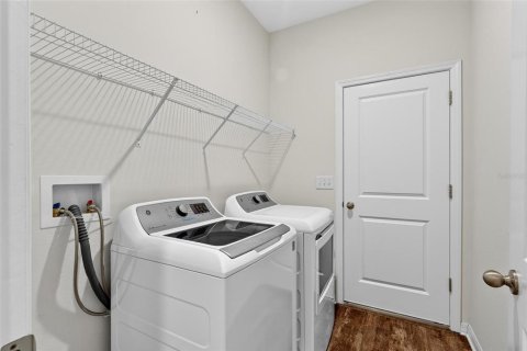 House in New Smyrna Beach, Florida 4 bedrooms, 169.55 sq.m. № 2217196 - photo 13