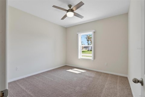House in New Smyrna Beach, Florida 4 bedrooms, 169.55 sq.m. № 2217196 - photo 6
