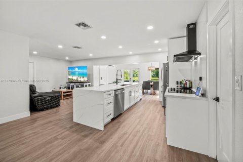 Купить виллу или дом в Саутвест-Ранчес, Флорида 4 спальни, 231.51м2, № 1981352 - фото 7