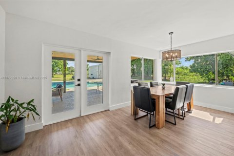 Купить виллу или дом в Саутвест-Ранчес, Флорида 4 спальни, 231.51м2, № 1981352 - фото 12