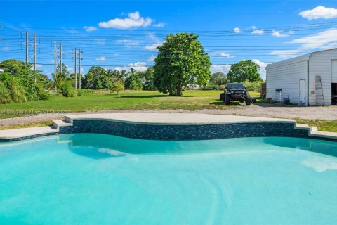 Купить виллу или дом в Саутвест-Ранчес, Флорида 4 спальни, 231.51м2, № 1981352 - фото 25