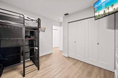 Купить виллу или дом в Саутвест-Ранчес, Флорида 4 спальни, 231.51м2, № 1981352 - фото 19