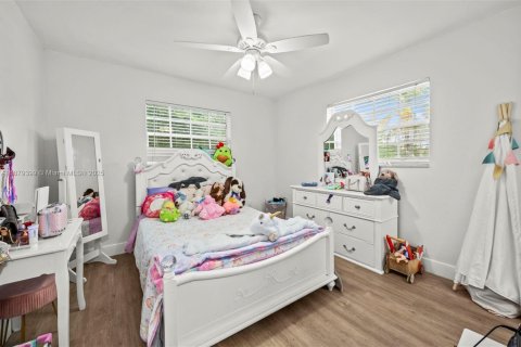 Купить виллу или дом в Саутвест-Ранчес, Флорида 4 спальни, 231.51м2, № 1981352 - фото 20