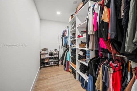 Купить виллу или дом в Саутвест-Ранчес, Флорида 4 спальни, 231.51м2, № 1981352 - фото 17