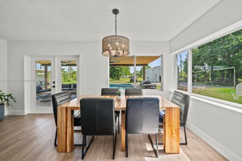 Купить виллу или дом в Саутвест-Ранчес, Флорида 4 спальни, 231.51м2, № 1981352 - фото 4