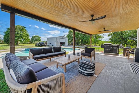 Купить виллу или дом в Саутвест-Ранчес, Флорида 4 спальни, 231.51м2, № 1981352 - фото 23