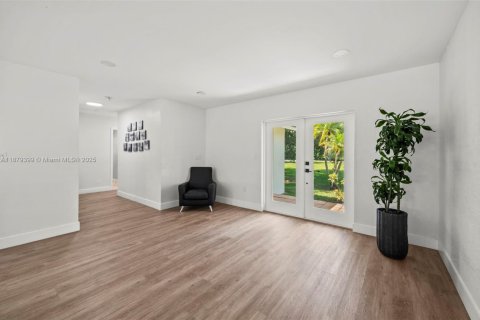 Купить виллу или дом в Саутвест-Ранчес, Флорида 4 спальни, 231.51м2, № 1981352 - фото 5