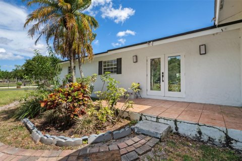 Дом в Саутвест-Ранчес, Флорида 4 спальни, 231.51м2 № 1981352