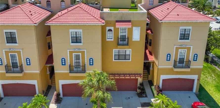 Townhouse in Apollo Beach, Florida 3 bedrooms, 256.69 sq.m. № 1609405