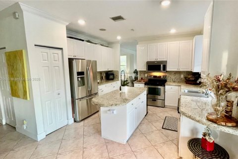 Casa en alquiler en Weston, Florida, 6 dormitorios, 281.49 m2 № 2054587 - foto 15