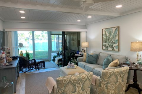 Condo in Stuart, Florida, 2 bedrooms  № 1945630 - photo 9