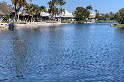 Condo in Stuart, Florida, 2 bedrooms  № 1945630 - photo 5