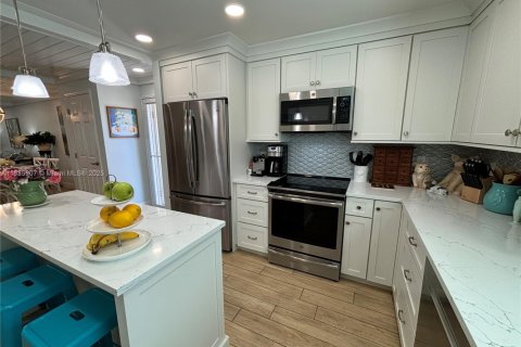 Condo in Stuart, Florida, 2 bedrooms  № 1945630 - photo 20