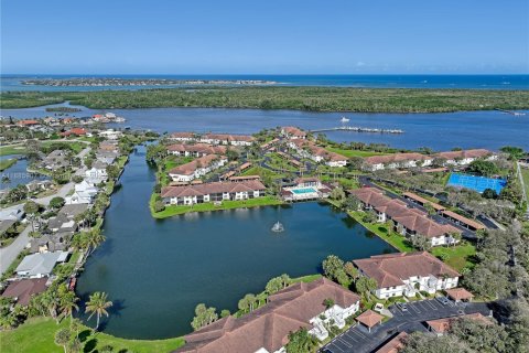 Condo in Stuart, Florida, 2 bedrooms  № 1945630 - photo 2