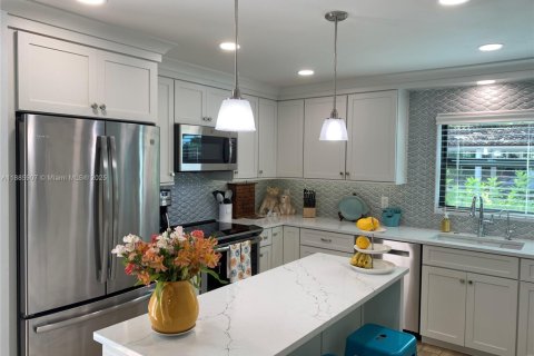 Condo in Stuart, Florida, 2 bedrooms  № 1945630 - photo 17