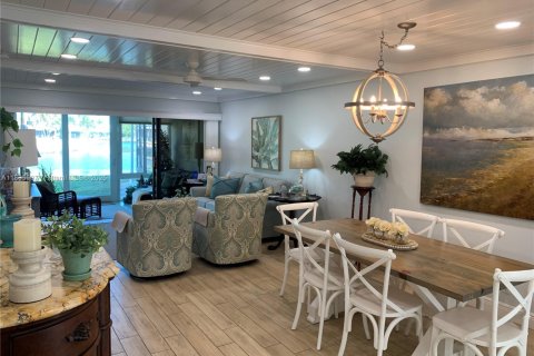 Condo in Stuart, Florida, 2 bedrooms  № 1945630 - photo 7