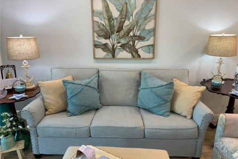 Condo in Stuart, Florida, 2 bedrooms  № 1945630 - photo 10