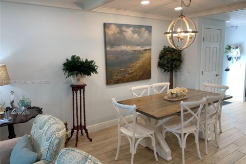 Condo in Stuart, Florida, 2 bedrooms  № 1945630 - photo 16