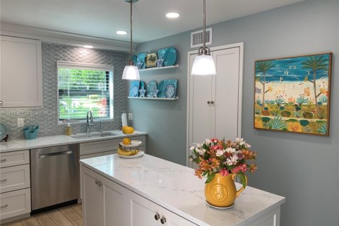 Condo in Stuart, Florida, 2 bedrooms  № 1945630 - photo 18