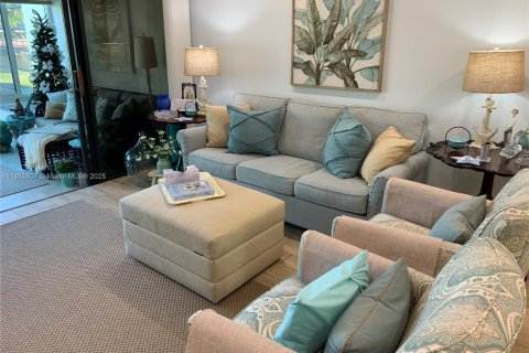 Condo in Stuart, Florida, 2 bedrooms  № 1945630 - photo 8
