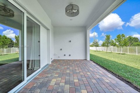 House in Lake Worth, Florida 3 bedrooms, 233.28 sq.m. № 2053871 - photo 25