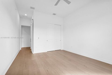 House in Lake Worth, Florida 3 bedrooms, 233.28 sq.m. № 2053871 - photo 13