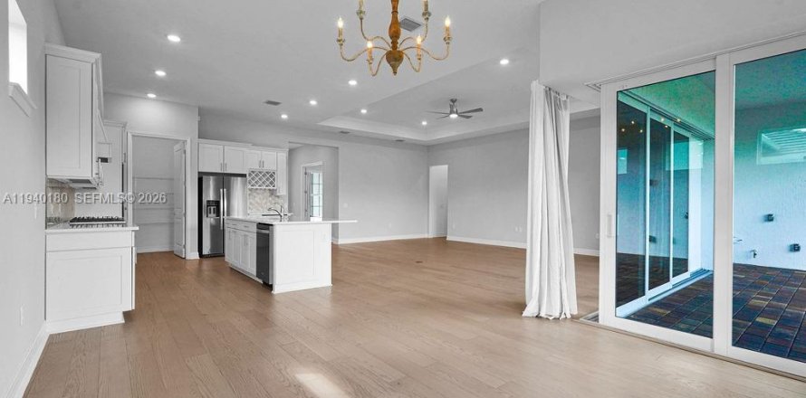 House in Lake Worth, Florida 3 bedrooms, 233.28 sq.m. № 2053871