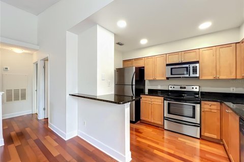 Condo in Orlando, Florida, 1 bedroom  № 2218329 - photo 11