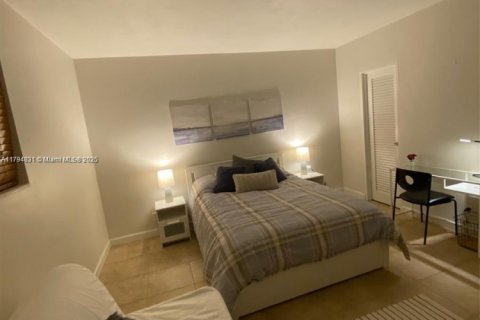 Condo in Hollywood, Florida, 1 bedroom  № 1725974 - photo 9