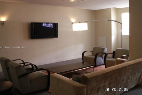 Condo in Hollywood, Florida, 1 bedroom  № 1725974 - photo 14