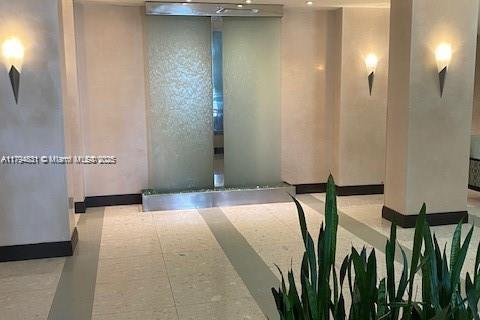 Condo in Hollywood, Florida, 1 bedroom  № 1725974 - photo 16