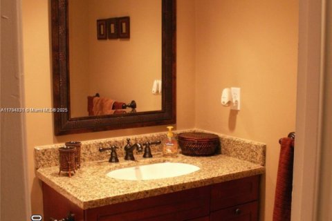 Condo in Hollywood, Florida, 1 bedroom  № 1725974 - photo 11
