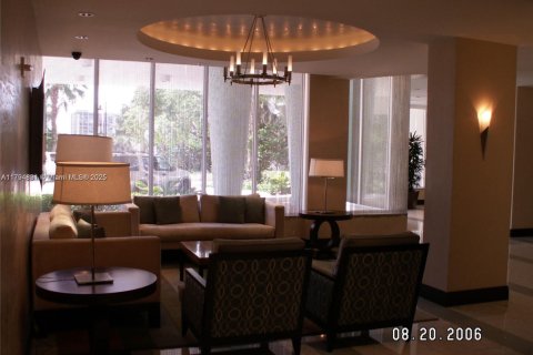 Condo in Hollywood, Florida, 1 bedroom  № 1725974 - photo 15