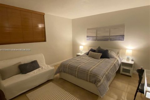 Condo in Hollywood, Florida, 1 bedroom  № 1725974 - photo 10