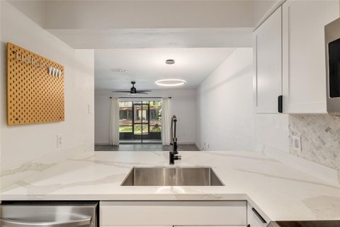 Condo in Gainesville, Florida, 2 bedrooms  № 1784908 - photo 9