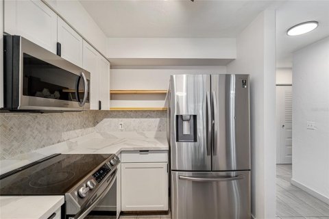 Condo in Gainesville, Florida, 2 bedrooms  № 1784908 - photo 8