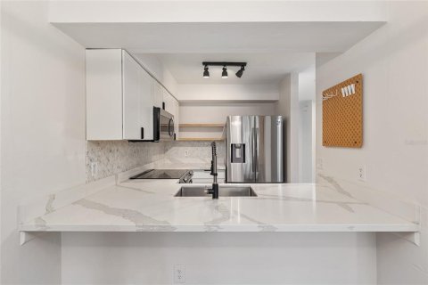 Condo in Gainesville, Florida, 2 bedrooms  № 1784908 - photo 12