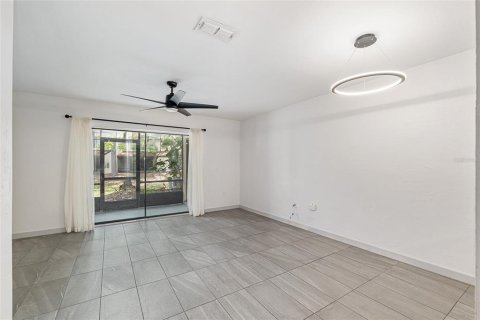 Condo in Gainesville, Florida, 2 bedrooms  № 1784908 - photo 19
