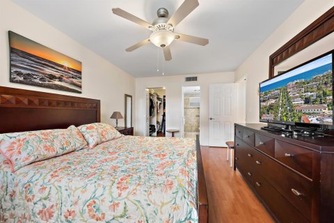 Condominio en venta en Palm Springs, Florida, 1 dormitorio, 83.7 m2 № 2242214 - foto 9