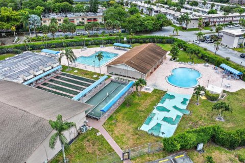 Condominio en venta en Palm Springs, Florida, 1 dormitorio, 83.7 m2 № 2242214 - foto 16