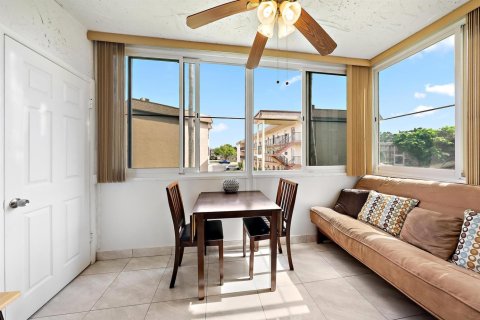 Condominio en venta en Palm Springs, Florida, 1 dormitorio, 83.7 m2 № 2242214 - foto 7