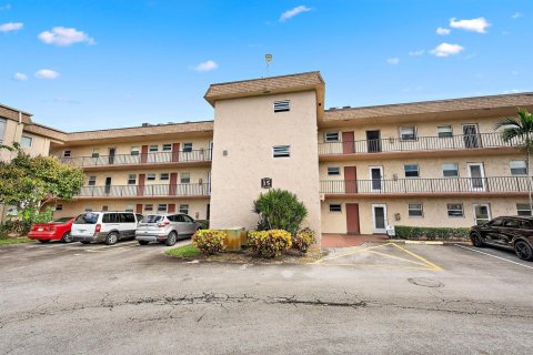 Condominio en venta en Palm Springs, Florida, 1 dormitorio, 83.7 m2 № 2242214 - foto 15