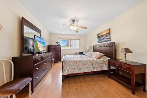 Condominio en venta en Palm Springs, Florida, 1 dormitorio, 83.7 m2 № 2242214 - foto 8