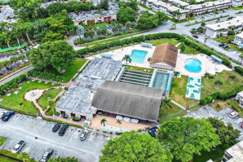 Condominio en venta en Palm Springs, Florida, 1 dormitorio, 83.7 m2 № 2242214 - foto 17