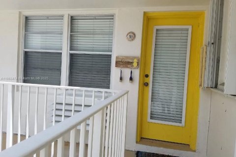 Condominio en venta en Hollywood, Florida, 31.59 m2 № 1978328 - foto 2