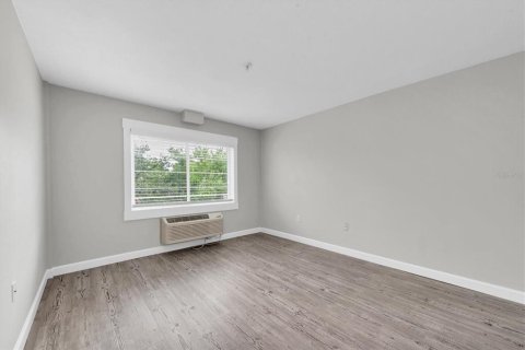 Condo in Tampa, Florida, 2 bedrooms  № 1602743 - photo 9