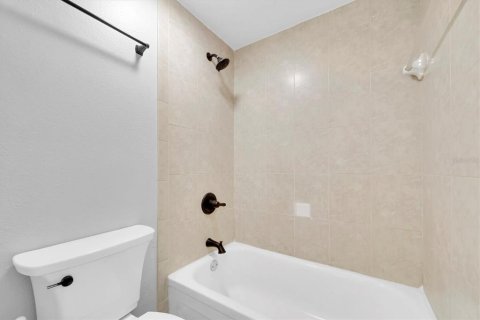 Condo in Tampa, Florida, 2 bedrooms  № 1602743 - photo 19