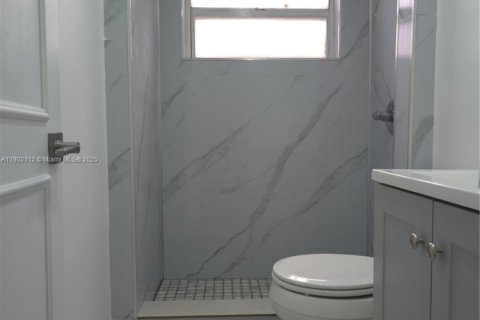 Condominio en alquiler en Miami Beach, Florida, 1 dormitorio, 44.04 m2 № 1953479 - foto 2